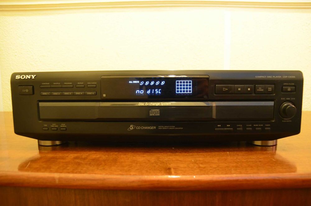 Leitor de CD's Sony CDP- CE 335