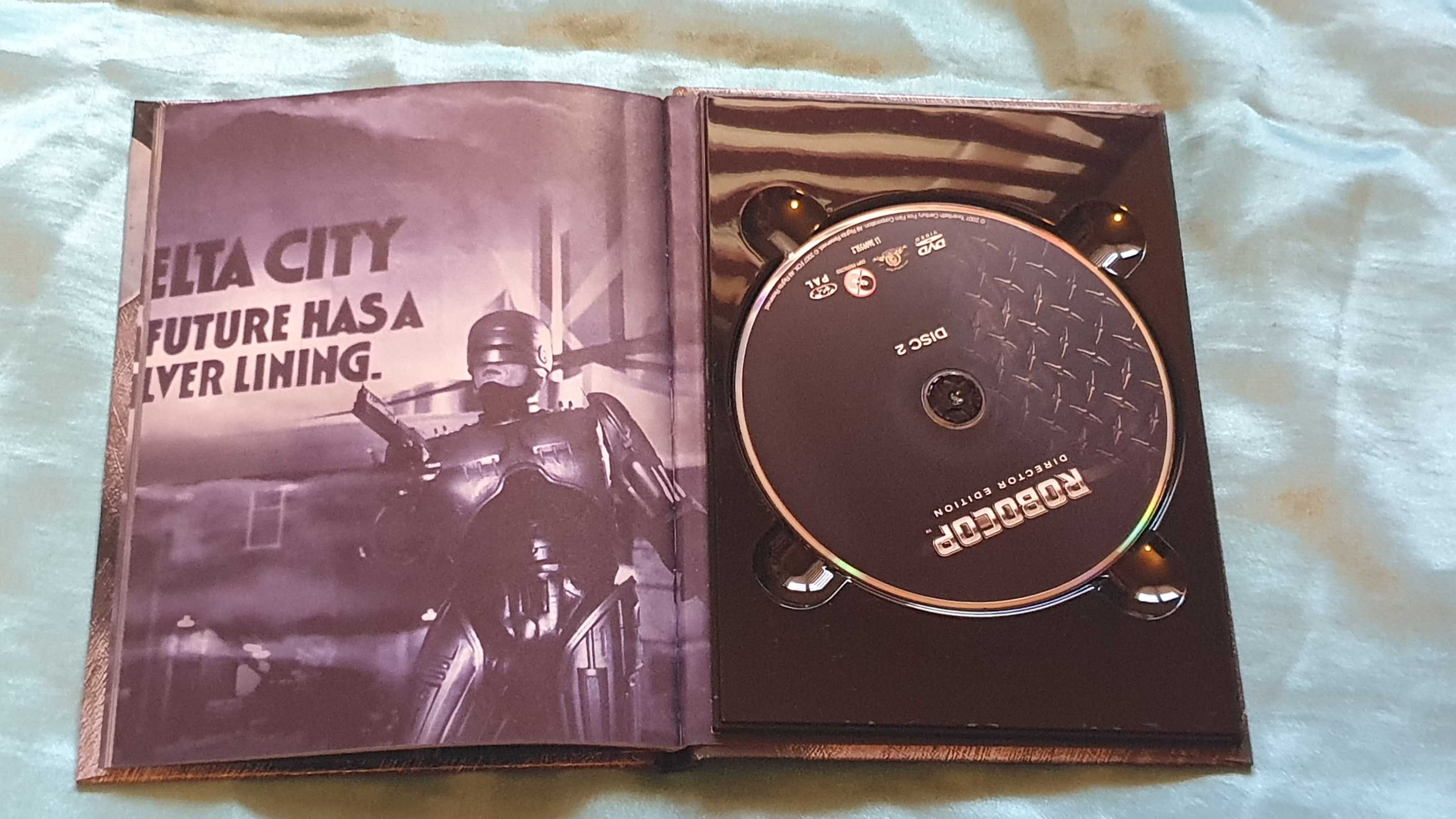 ROBOCOP  DVD + Książka