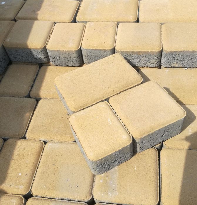 Бруківка.Старе місто, Римський камінь