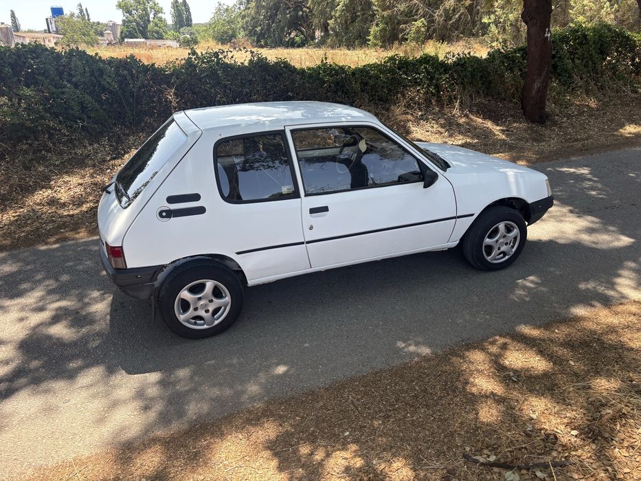 Peugeot 205 XAD c/ Direção Assistida e 160 mil kms