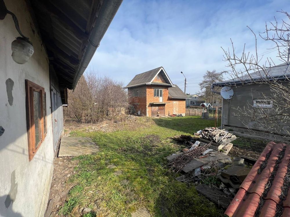 Продам будинок в центрі отинії