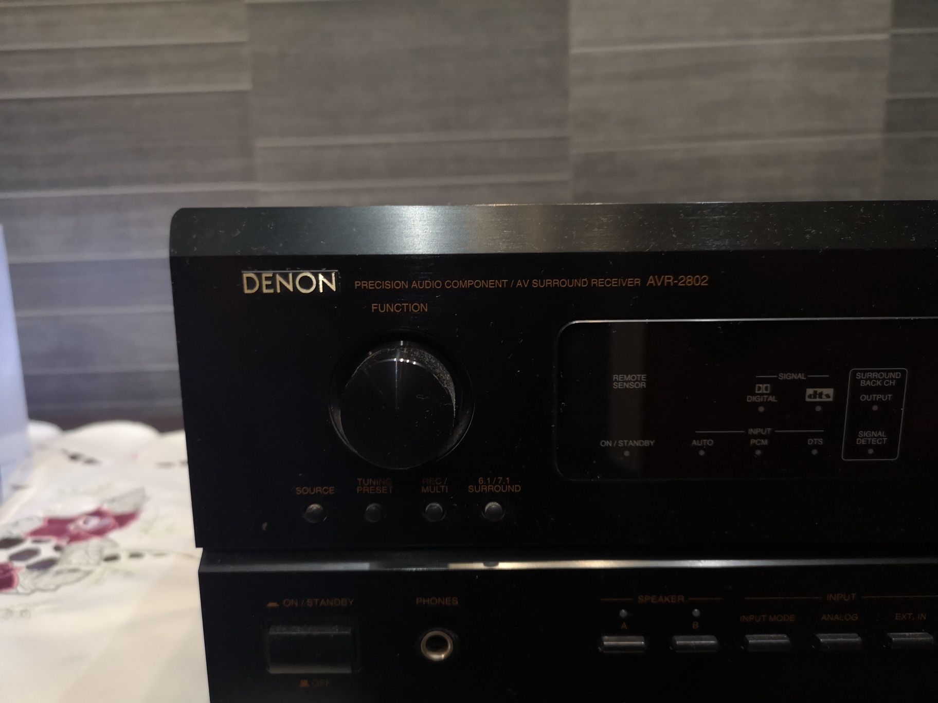 Amplituner Denon AVR - 2802. Uszkodzony