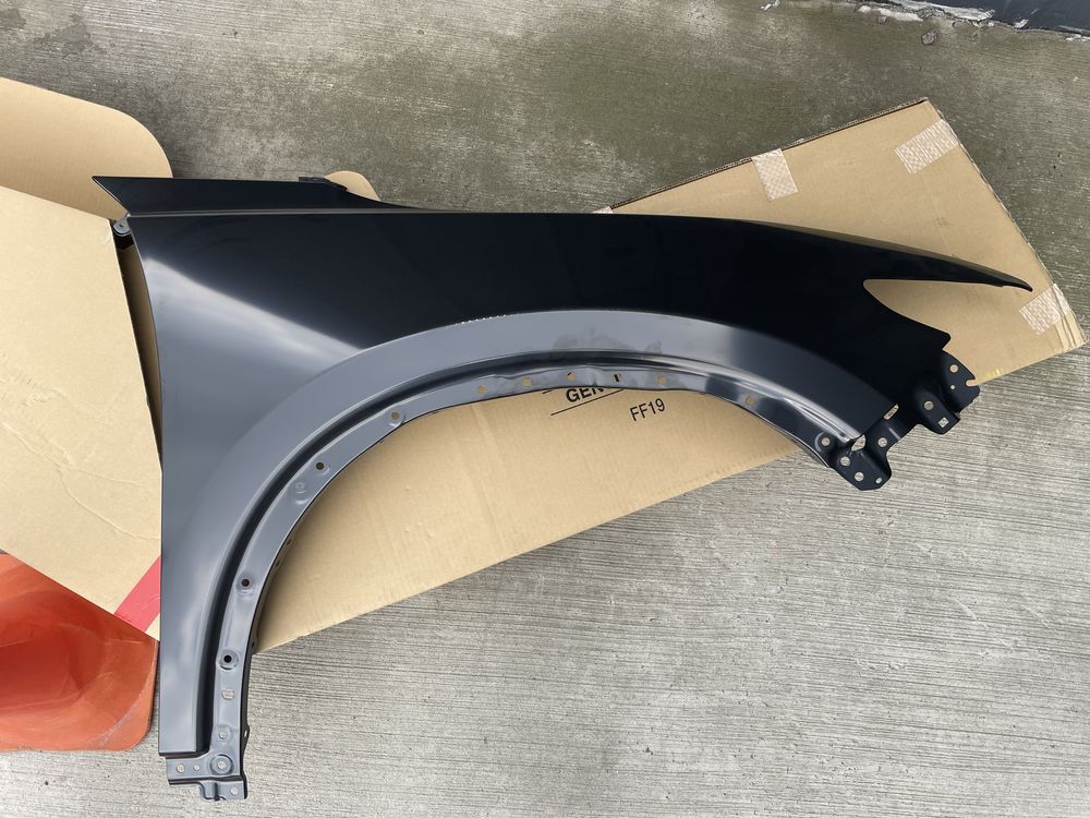 Крило праве Mazda CX-9 з 2016 року, оригінал нове TK4852111G ДЕФЕКТ