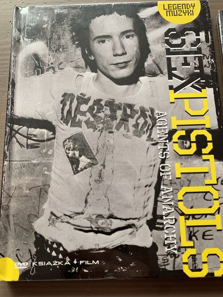 Sex Pistols - Agents of anarchy Książka + film DVD napisy PL