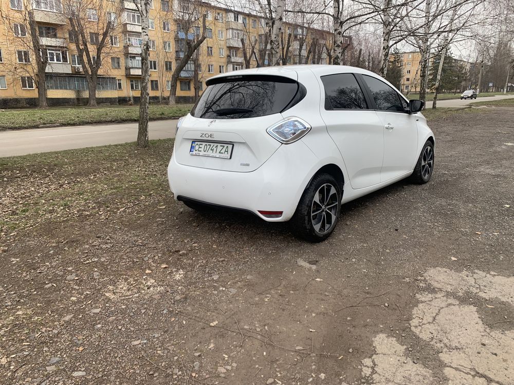 Renault zoe 2017         .