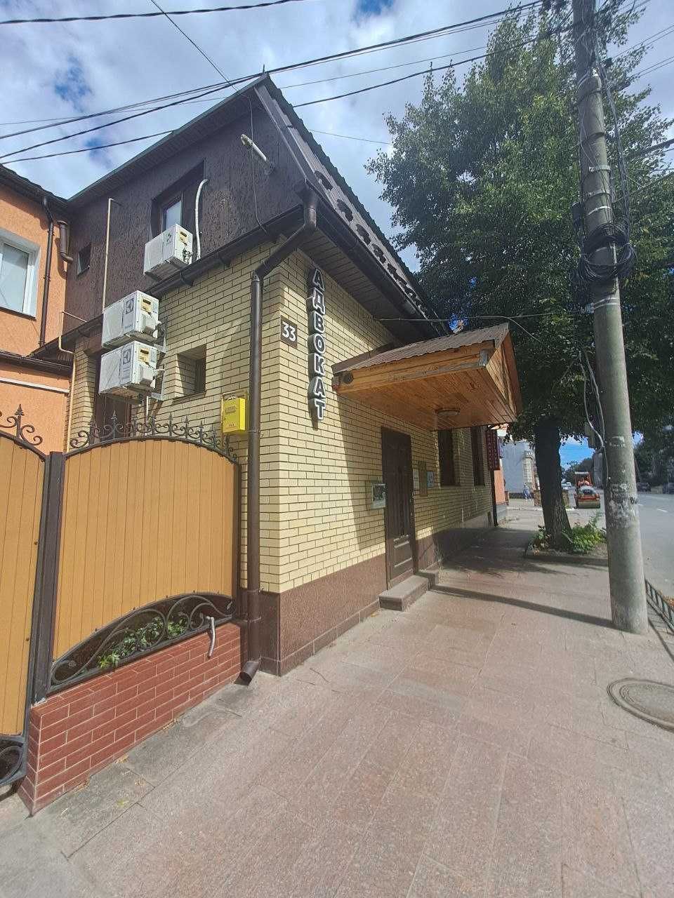 Продаж офісного приміщення, центр, фасад
