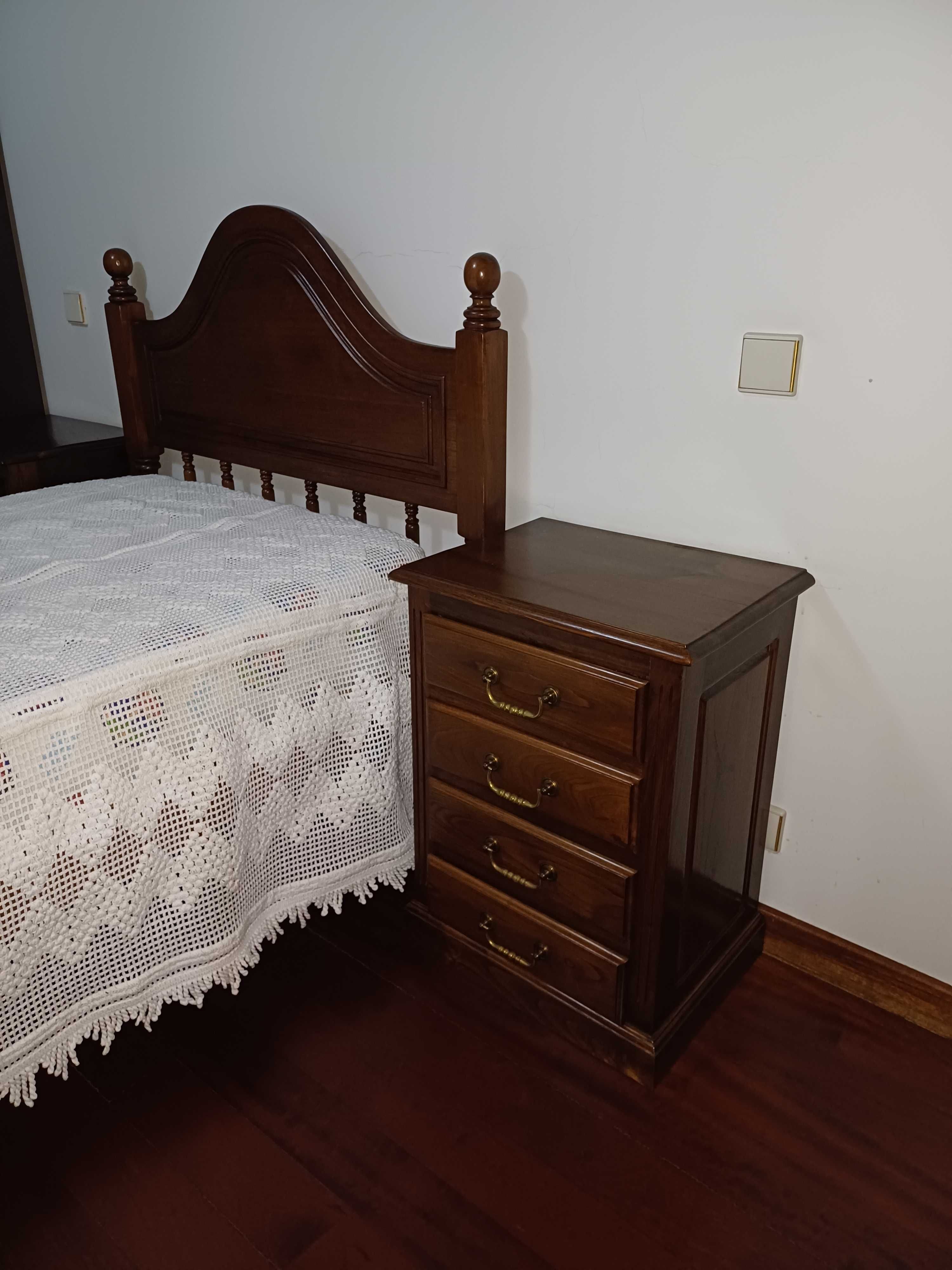 Quarto individual de madeira