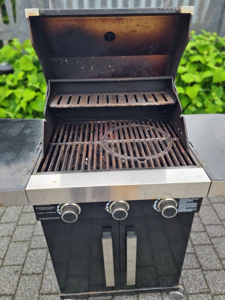 Grill gazowy ( żeliwny ruszt) 3 palniki ( Weber) S cena.