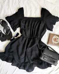 Чорне маленьке плаття волан