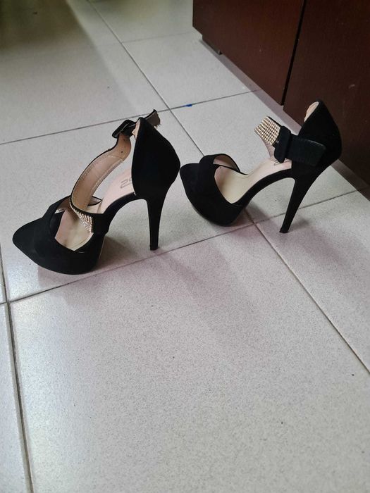 Sapato para Senhora Preto C/ Brilhantes - Tamanho 37