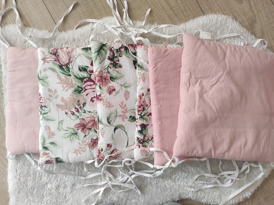 Osłonki na łóżeczko dla dziewczynki