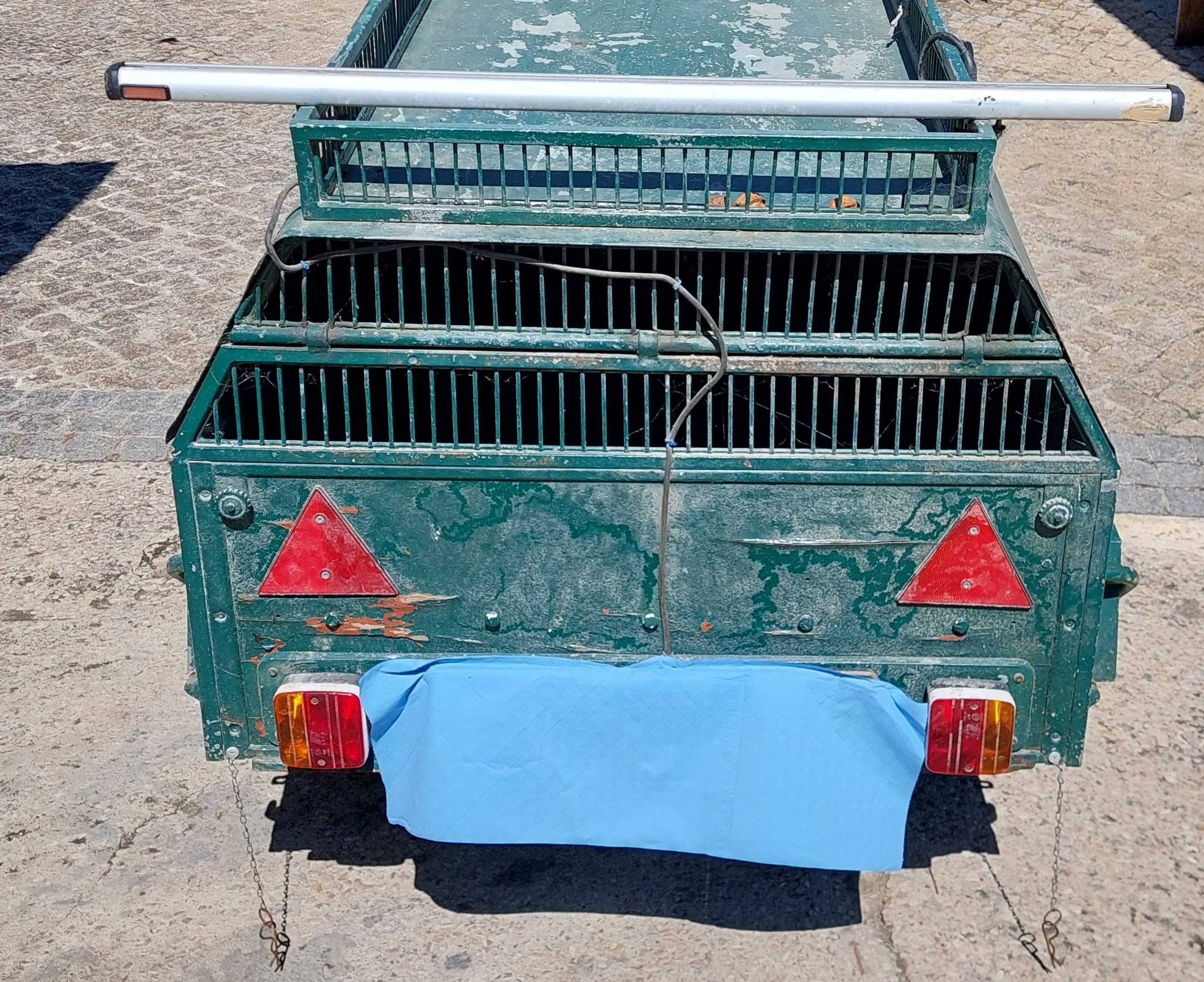 Atrelado para transporte de cão