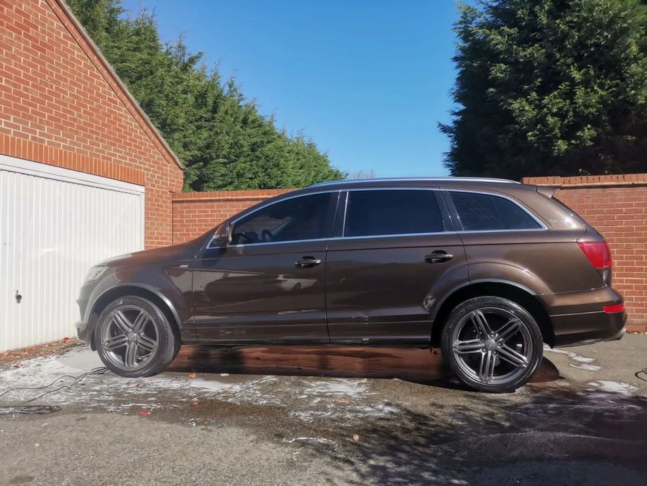 Audi Q7 Audi Q7 4.2 FSI Quattro 2010 –Luksusowa pełna opcja, silnik do naprawy