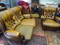 Zestaw mebli tapicerowanych typu Chesterfield