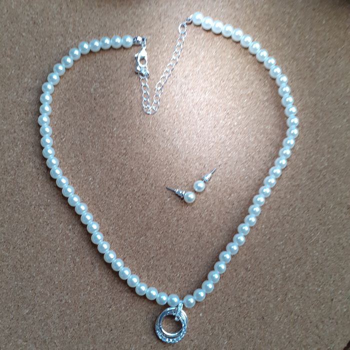 Conjunto  de Colar de Pérolas e Brincos AVON