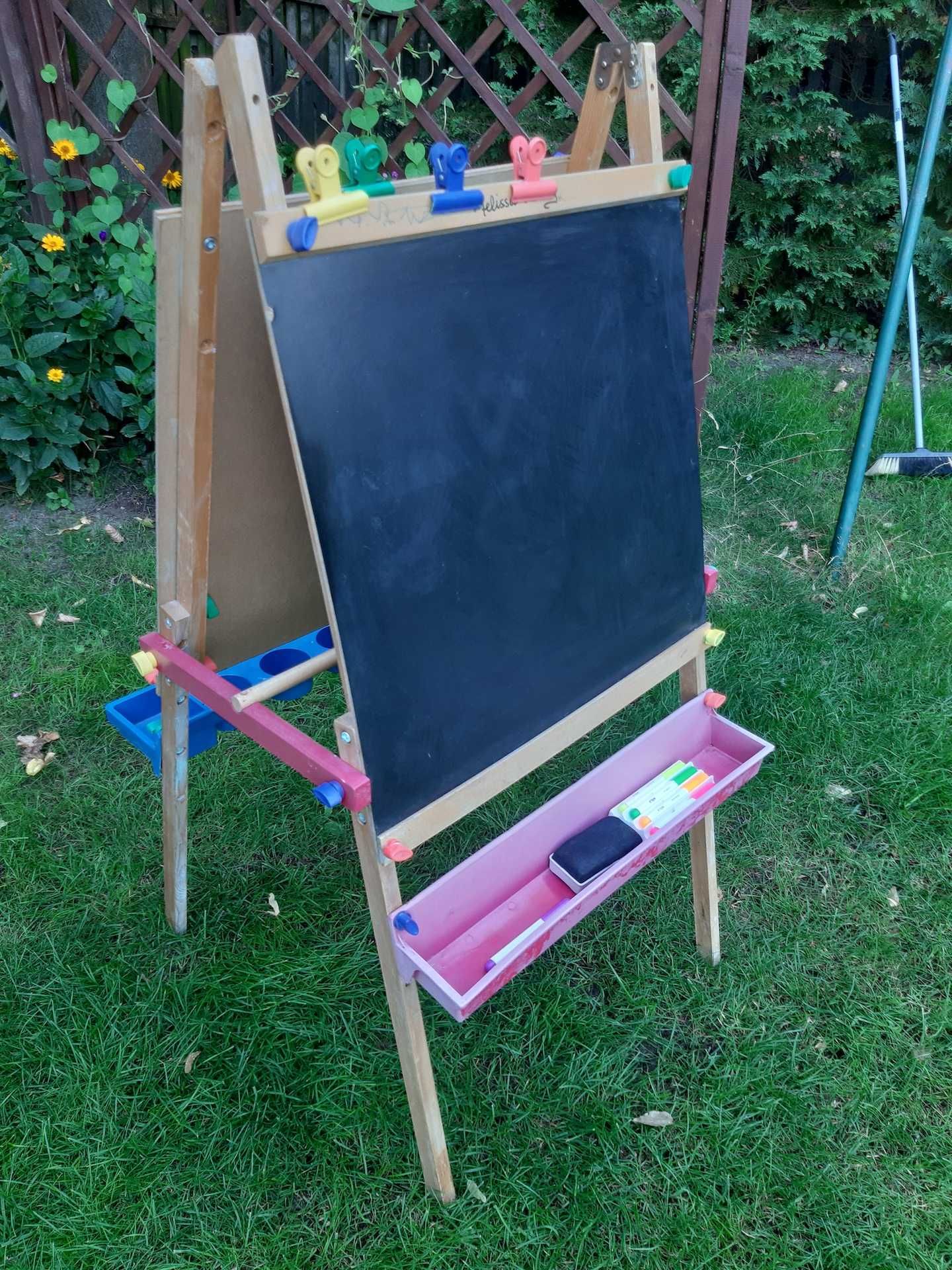 Tablica i sztaluga z regulacją Melissa&Doug plus fartuszek Rex