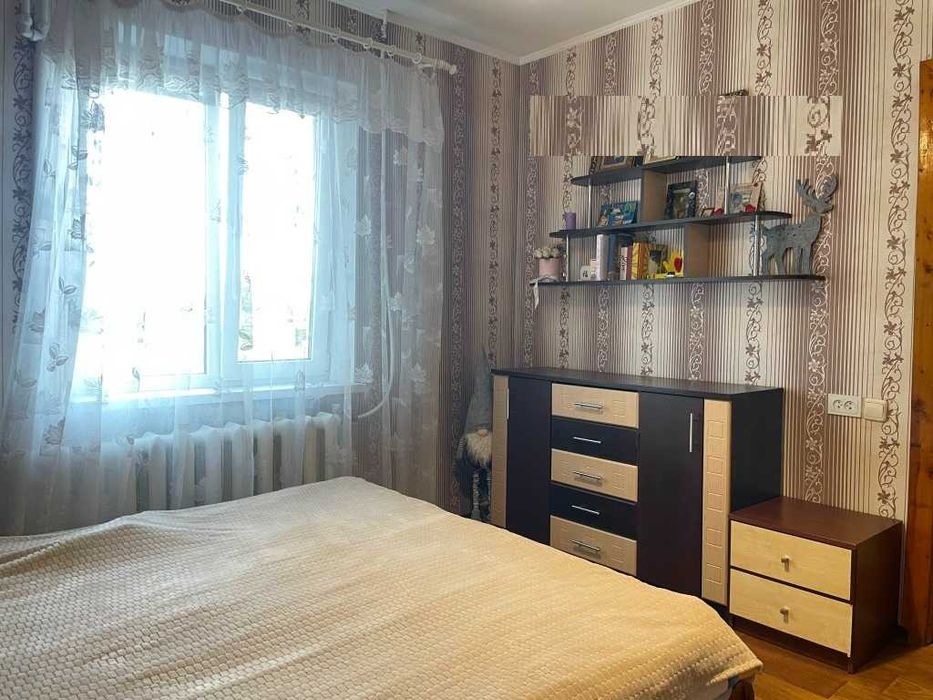 Продаж  4-х кімнатної квартири на Дзержинці