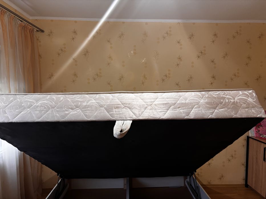 Продам ліжко двоспальне 180х200