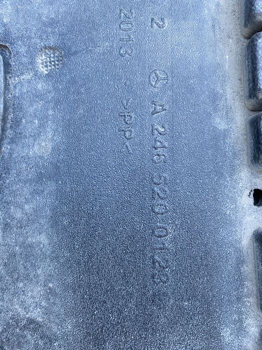Osłona pod silnik Mercedes cla oryginał oryginalna 13-19r