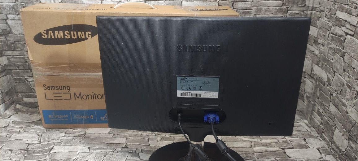Монитор 19" Samsung s19b350n/1366х768/16:9/VGA