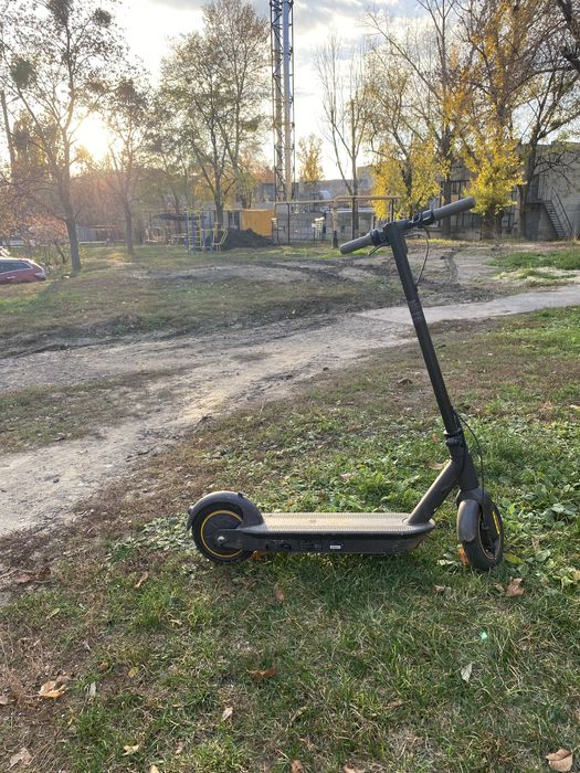 Продам электросамокат найнбот джи 30