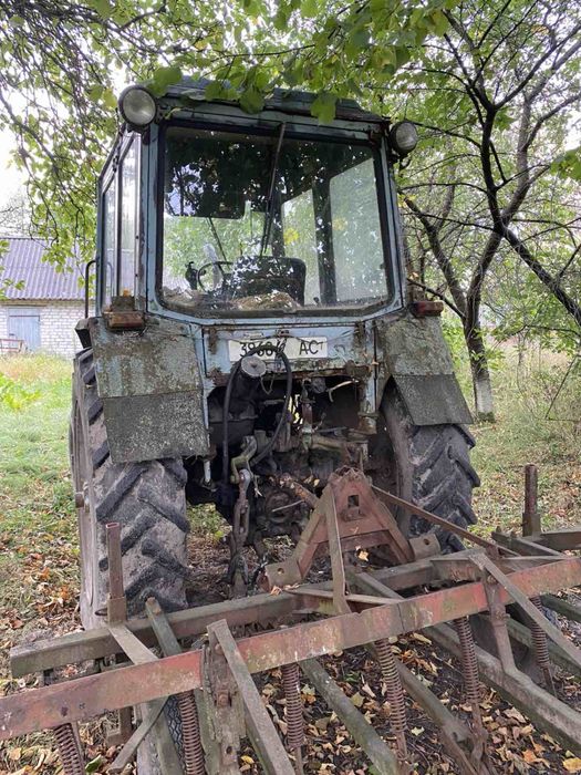 Трактор МТЗ-80 в робочому стані