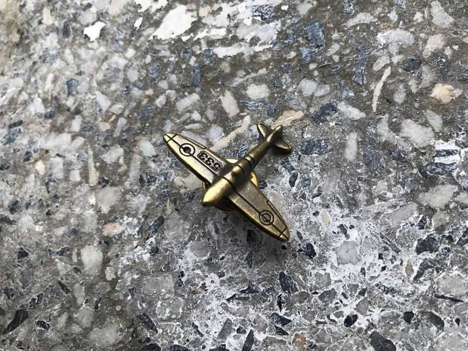 Wpinka mosiężna Spitfire WW2 II wojna światowa pin przypinka odznaka