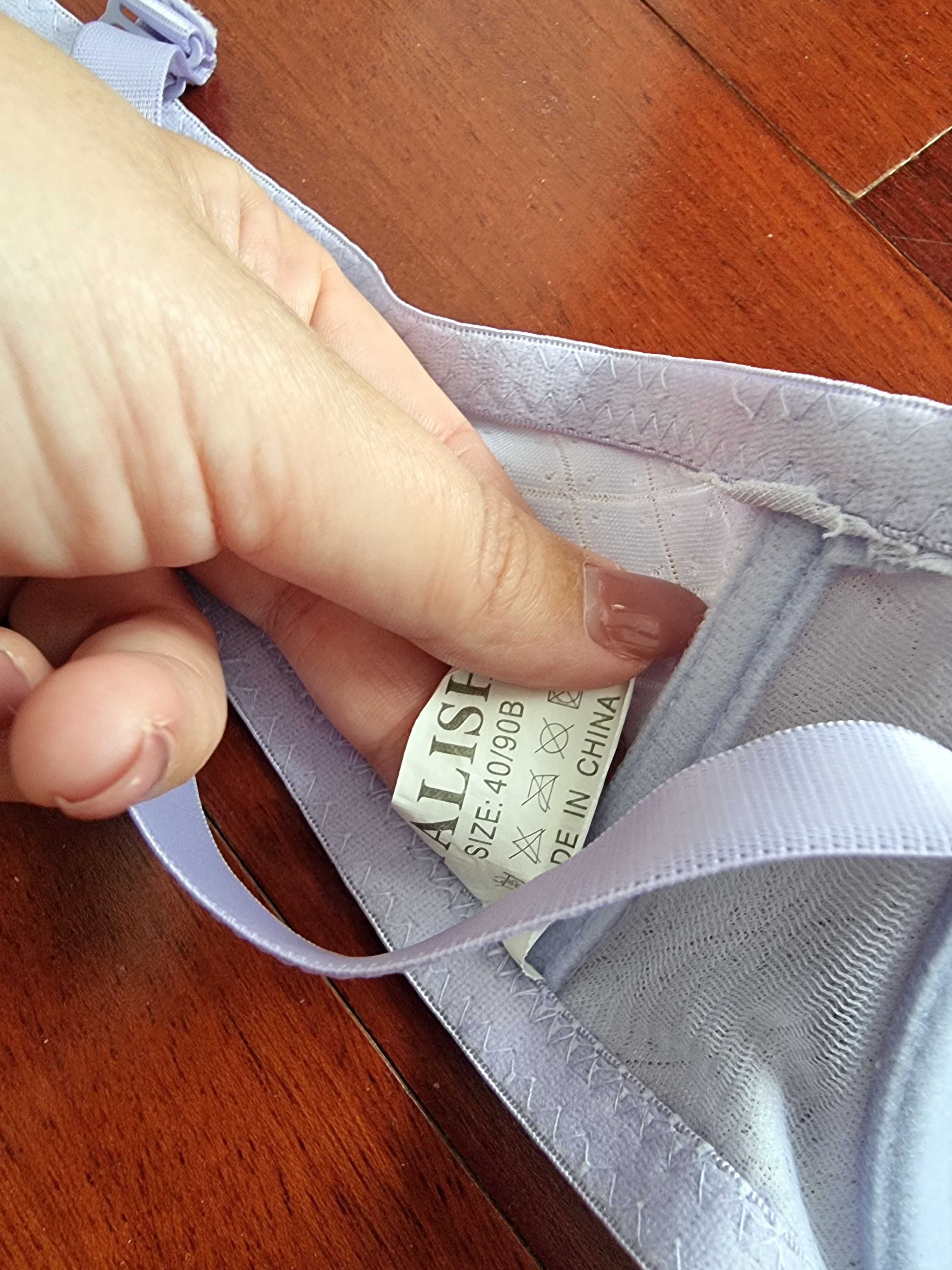 Soutien lilás e branco com renda, tamanho 90B