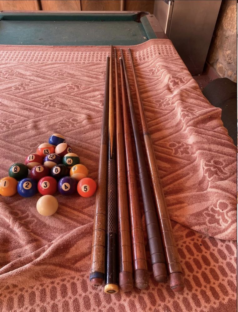Mesa de Snooker em Madeira Maciça com Base em Pedra + 6 Tacos e Bolas