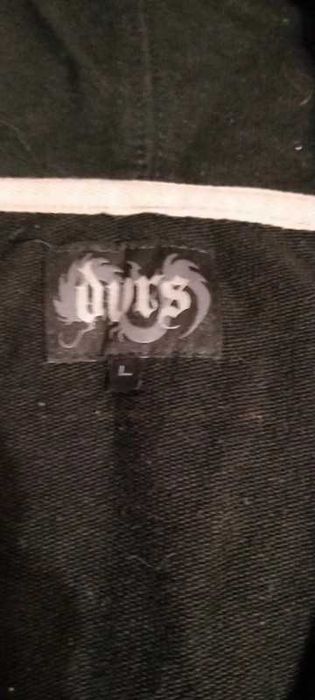 Czarna bluza z kapturem dekolt w serek kieszeń kangur L