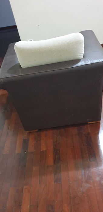 vendo sofá em bom estado em pele