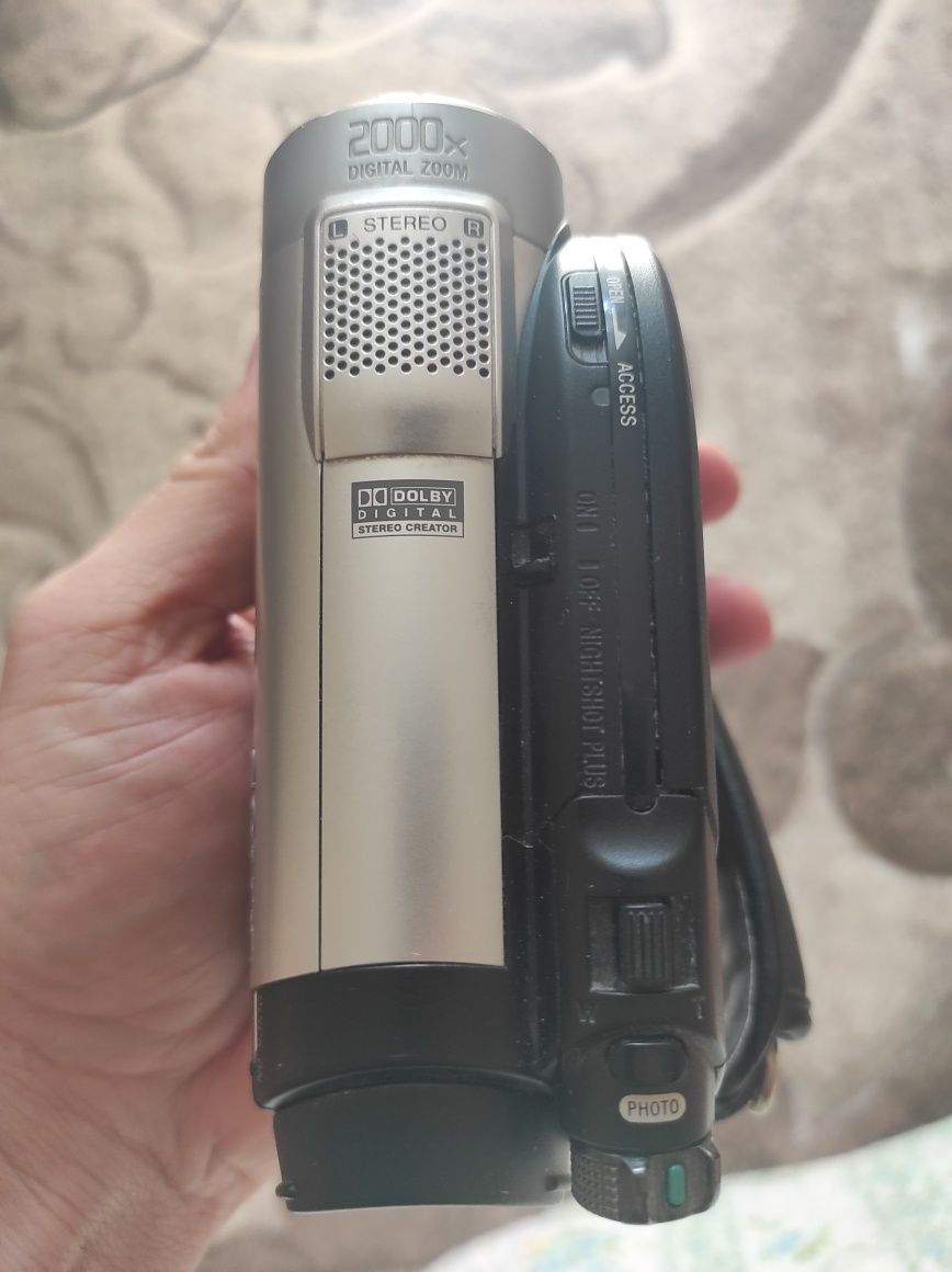 Відеокамера SONY DCR-DVD 110E

4149 6293 6474 9267