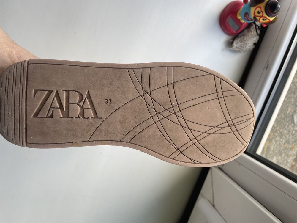 Ботинки, кроссовки Zara