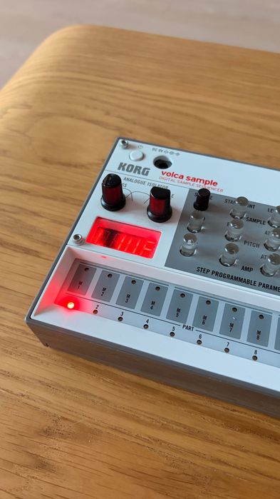 Аналоговий синтезатор Korg Volca Sample 2