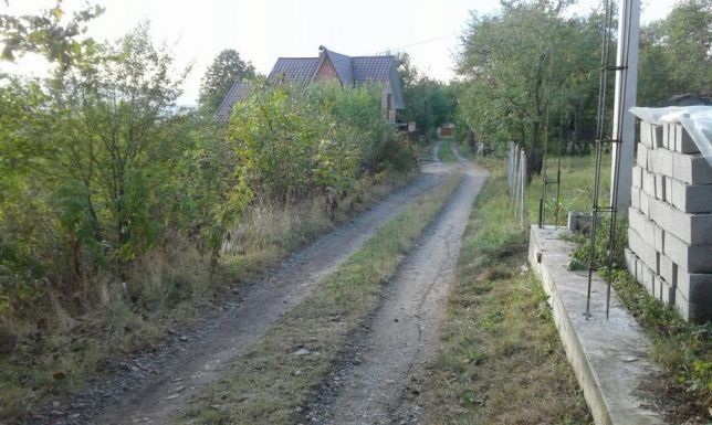 Дві земельні ділянки в хорошому місці