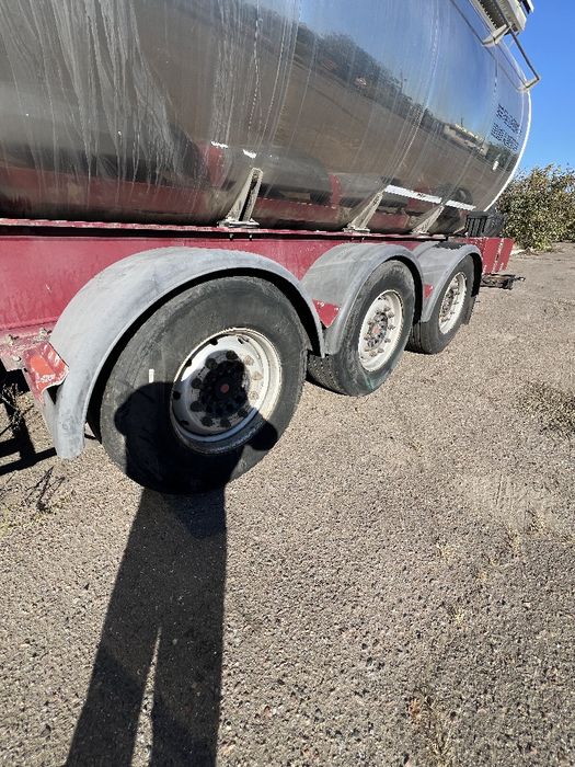 Продам Цистерну напівпричіп Menci