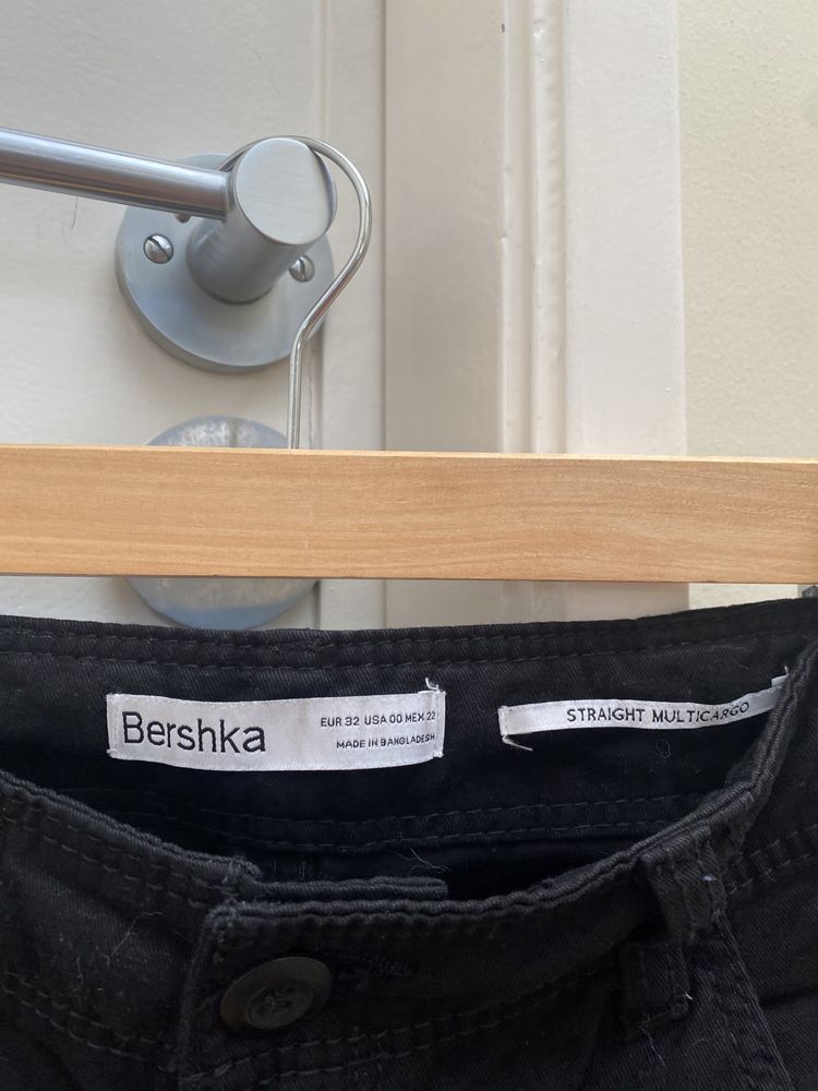 calças de ganga pretas da bershka