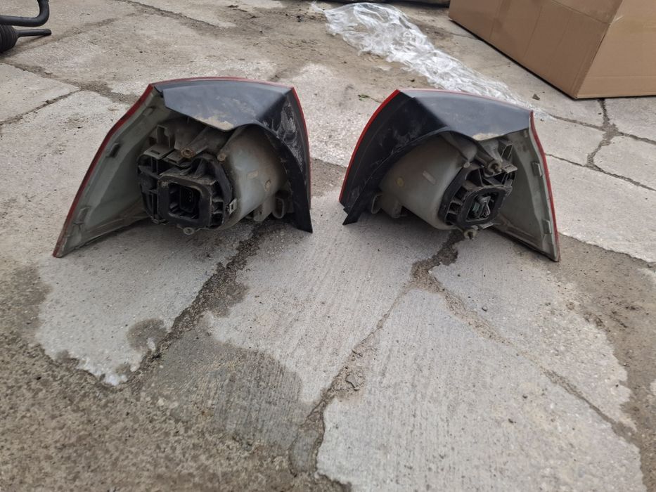 Lampy tył komplet volkswagen Golf 5 chatback