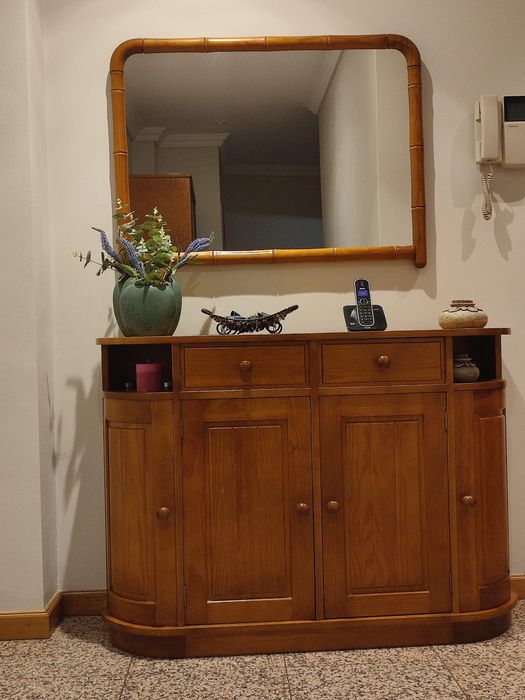 Aparador de sala em pinho maciço