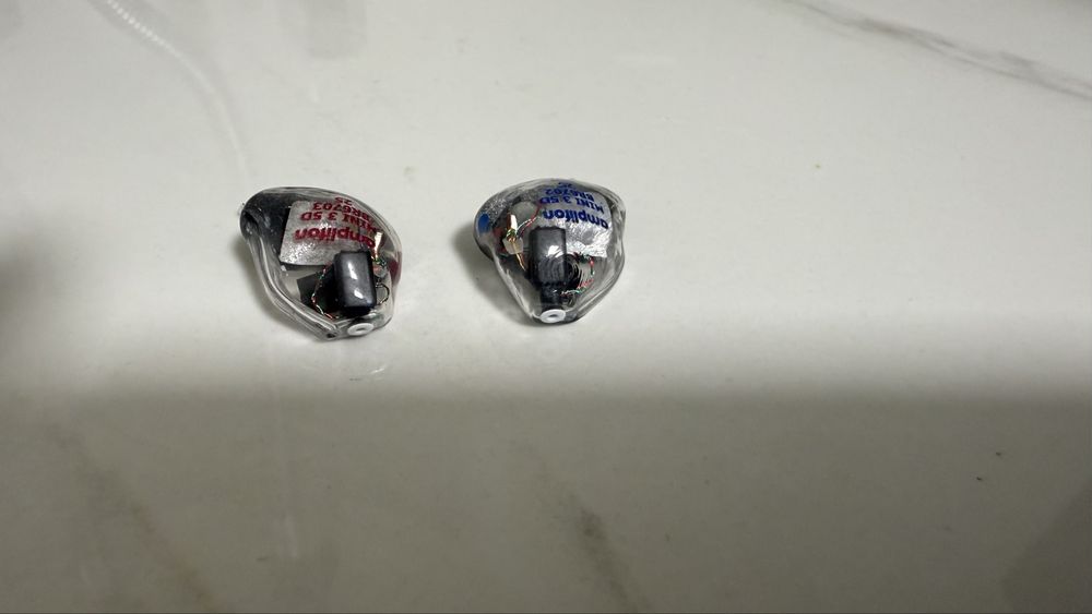 Італійський слуховий апарат міні