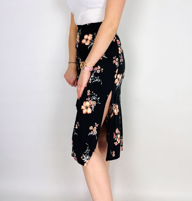 Czarna spódnica midi w kwiatowy wzór z rozcięciem po boku XXS 32 H&M
