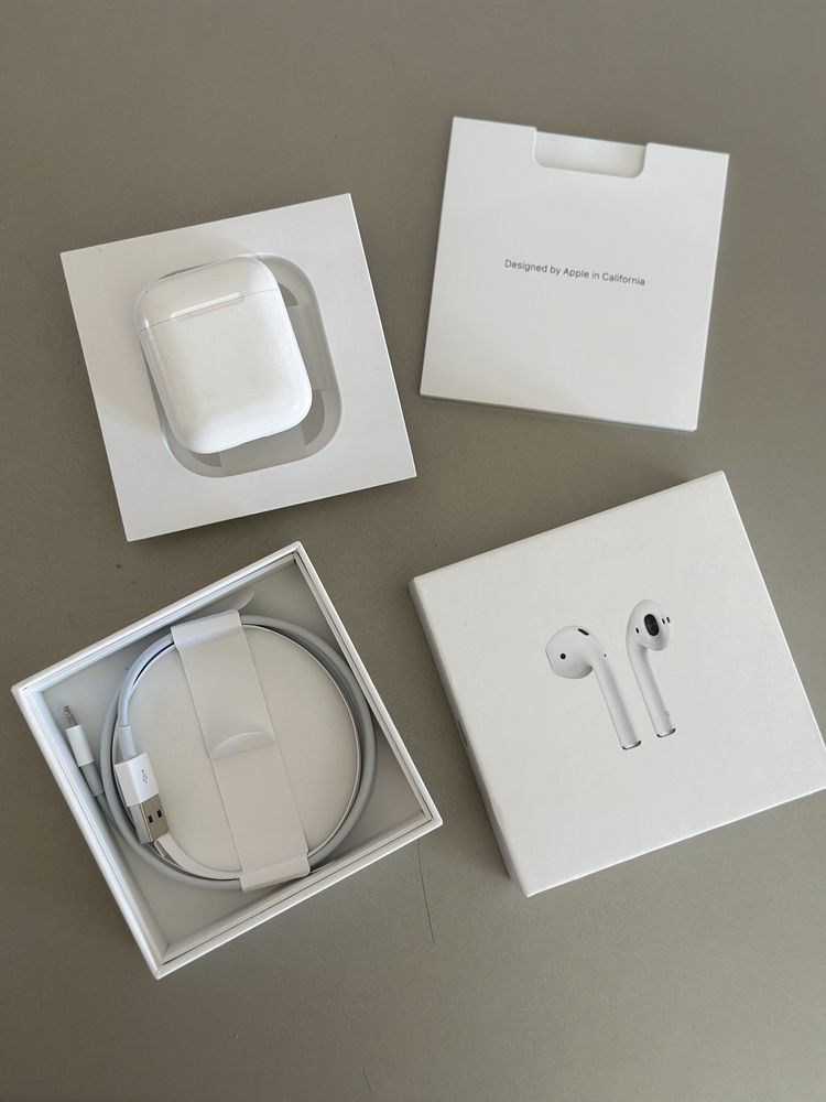 Apple AirPods 2 geração com caixa e carregador