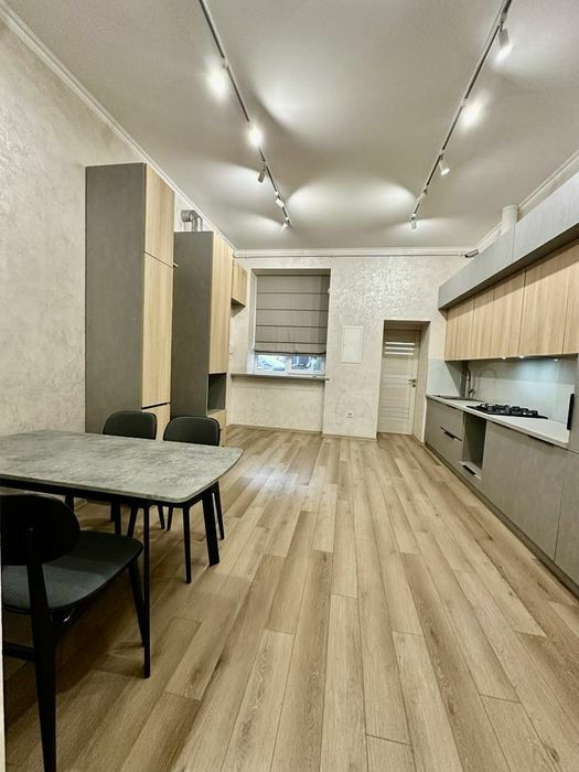 Продам 2-ох кім квартиру біля ТЦ Форум, вул.Замарстинівська 32