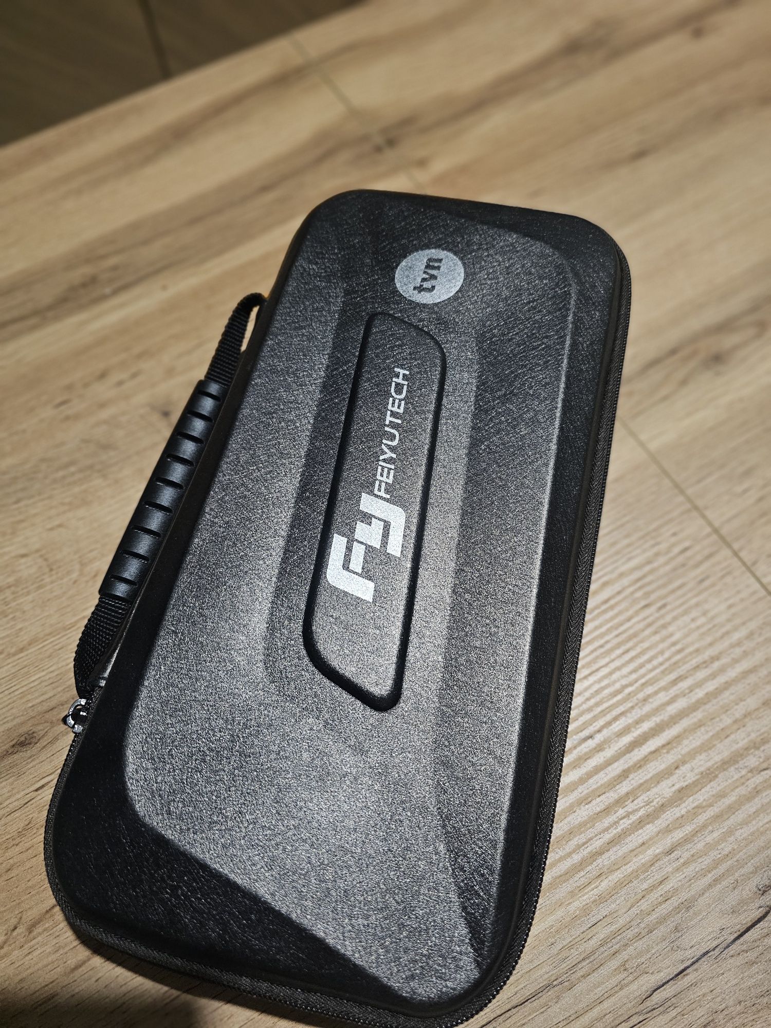 Gimbal, stabilizator kamery 3 osiowy do telefonu 
3-osiowy do smartfon