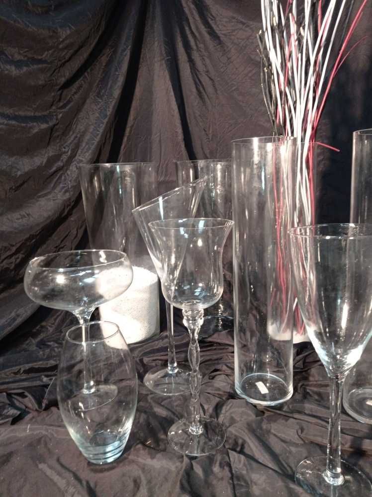 17 taças-jarras de vidro de 50 a 70 cm de altura