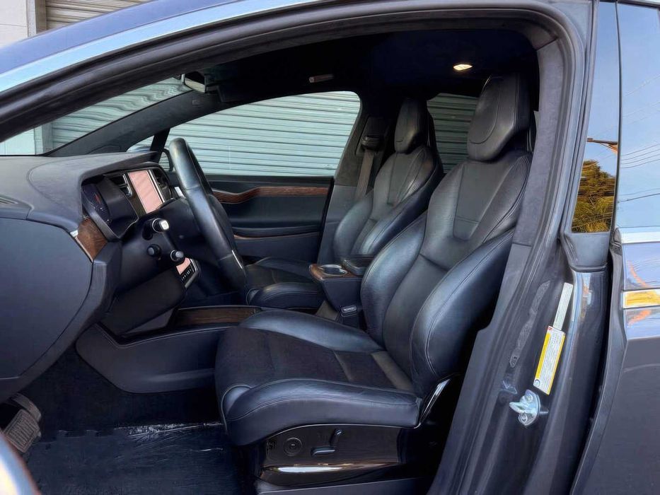 Tesla Model X      2016