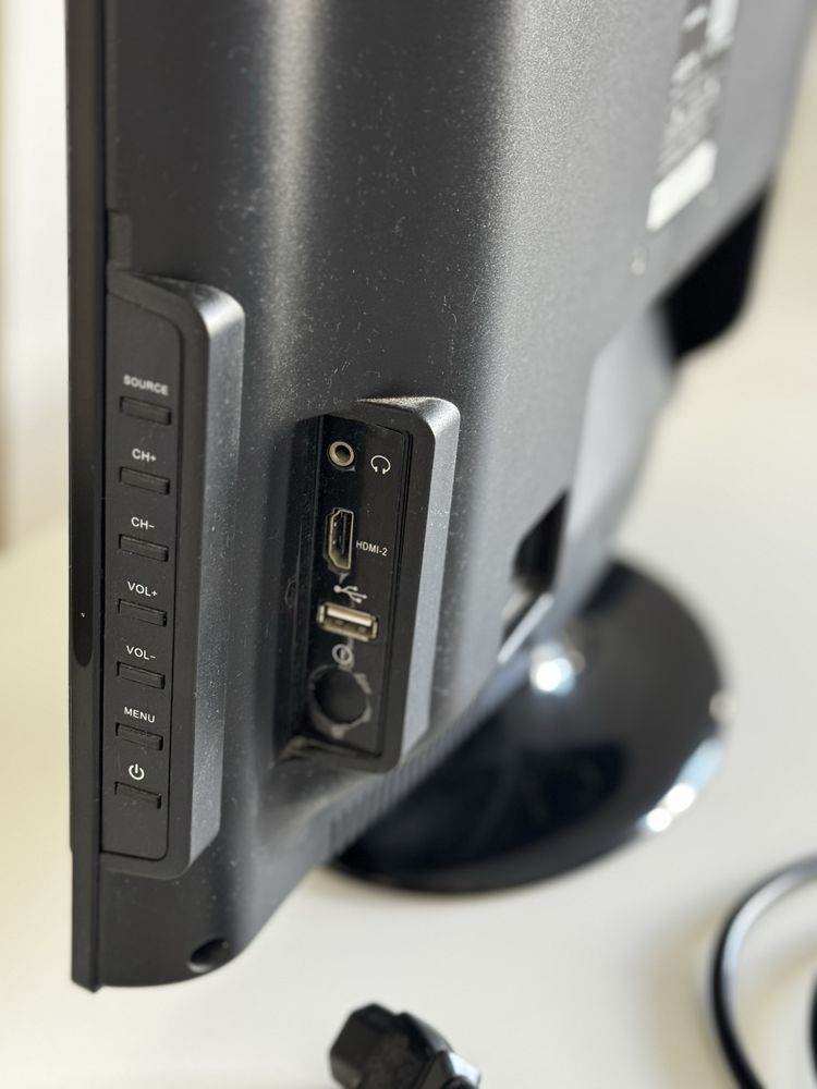 LCD TV Crown em funcionamento