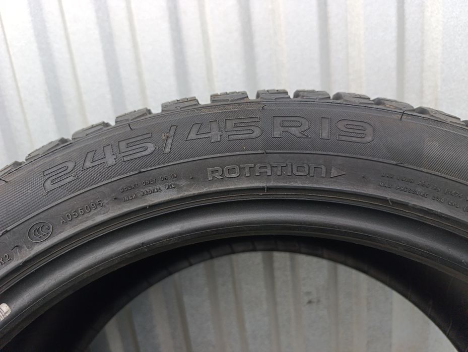 Шини 245/45R19 Nokian (шип)