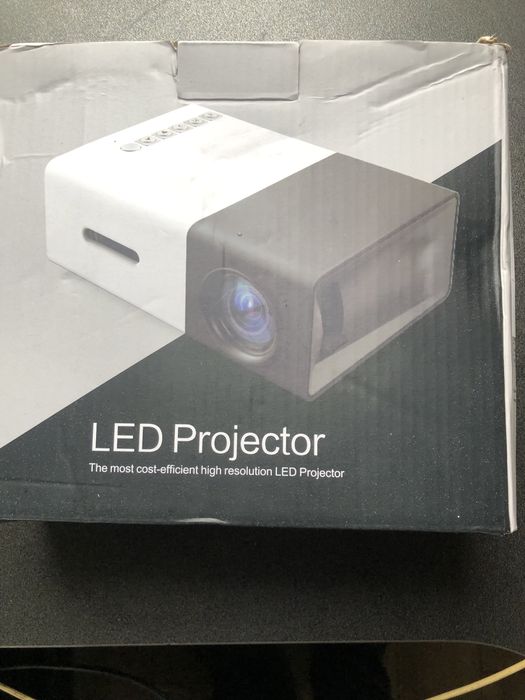 Домашний LED проэктор