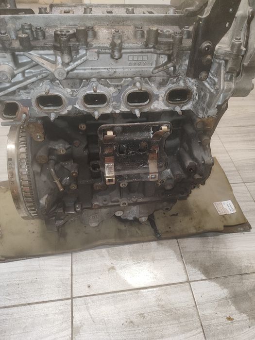 Słupek opel Vivaro 1.6